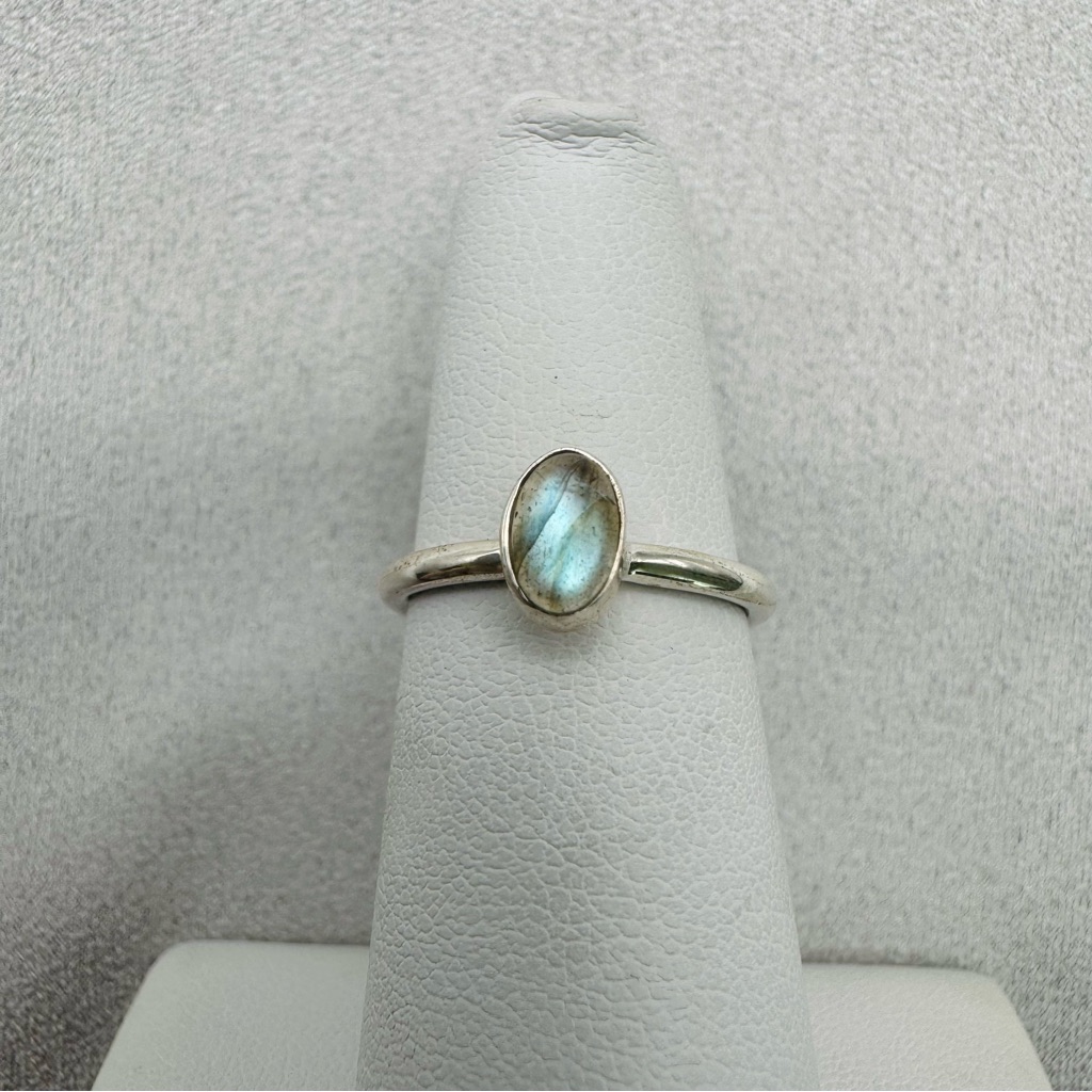 Oval Labradorite Sterling Silver Ring 75$
